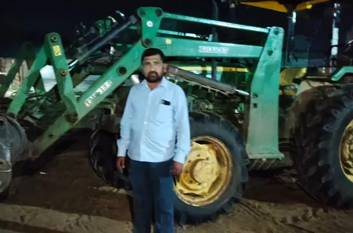 మంజీరలో అక్రమ ఇసుక తవ్వకాలు.. డోజర్, బొలెరో పట్టివేత
