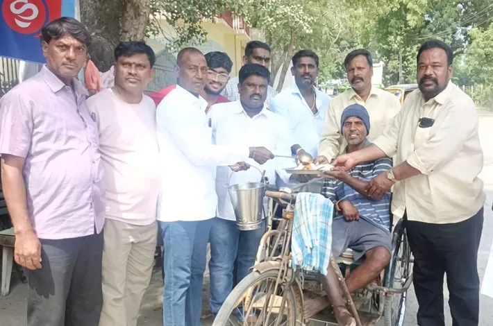 గడ్డం మల్లయ్య 9వ వర్ధంతి సందర్భంగా నిరుపేదలకు అన్నదానం...