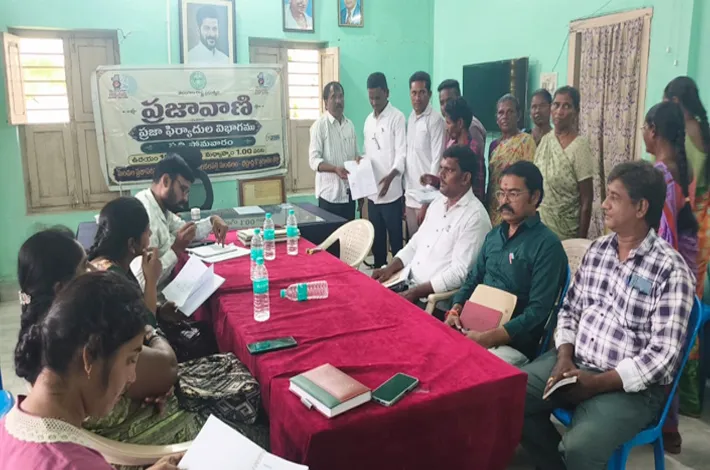 గిరిజనులకు ఫైనల్ పట్టాలు ఇవ్వాలి