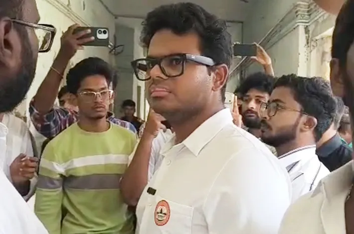ఎంజీఎం ఆసుపత్రిని సందర్శించేందుకు వెళ్లిన సీజేపీ ప్రతినిధి బృందం