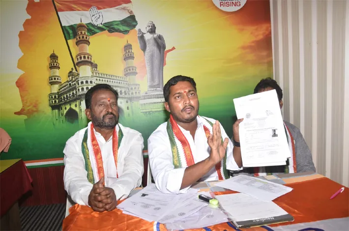 డబుల్ బెడ్ రూమ్ ఇండ్లు అమ్ముకున్నది