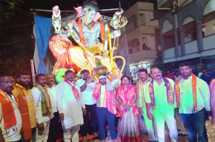 లడ్డూ వేలంలో అదిరిపోయే ధర