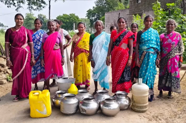 ఖాళీ బిందెలతో మహిళల ఆందోళన