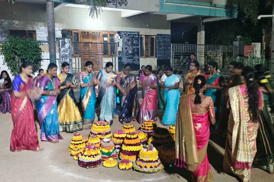 రుక్మాపూర్ లో ఘనంగా సద్దుల బతుకమ్మ