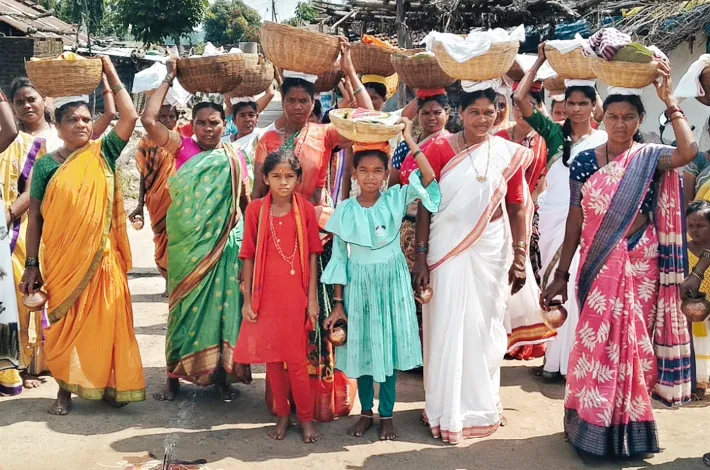 అడెల్లి పోచమ్మ దేవతకు బోనాల సమర్పణ