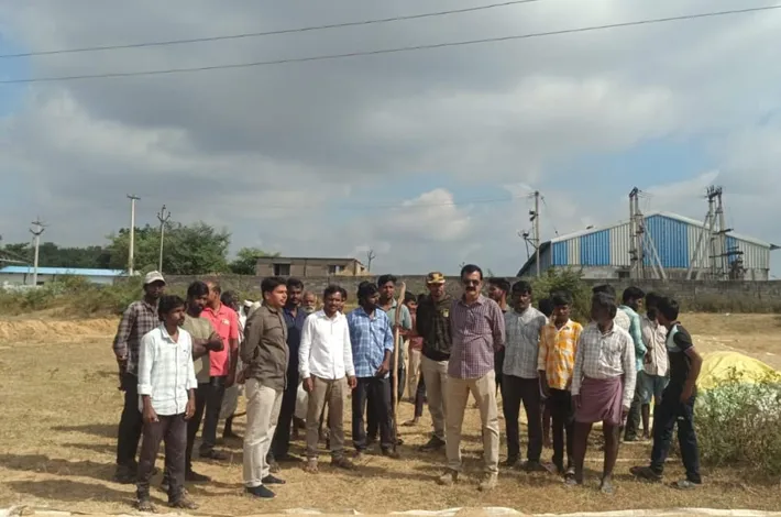 చిరుతపులి సంచారంపై అవగాహన కల్పించిన అటవీ అధికారులు