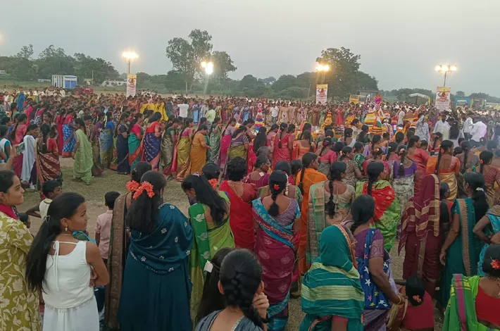 ఎమ్మెల్యే ఆధ్వర్యంలో ఘనంగా బతుకమ్మ వేడుకలు