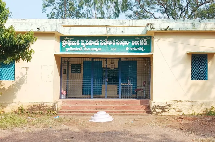 వివాదంలో దేమికలాన్ సింగిల్ విండో...