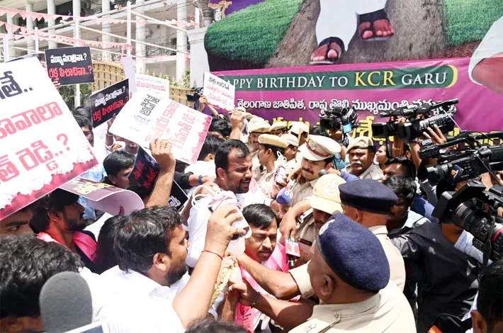 రేవంత్‌కు బీఆర్‌ఎస్వీ రక్తదానం