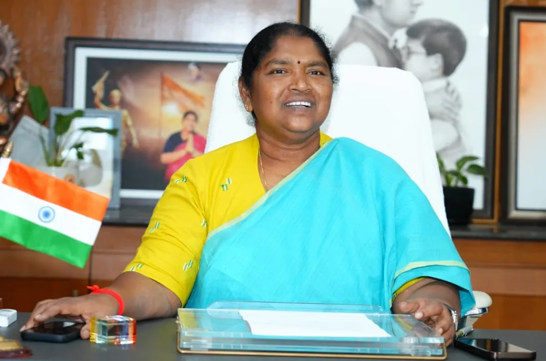 అధికారులను అప్రమత్తం చేసిన మంత్రి సీతక్క