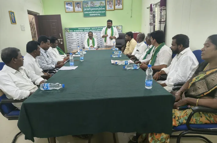 మార్కెట్ అభివృద్ధి పనులపై ఎమ్మెల్యే కనకయ్య సమీక్ష