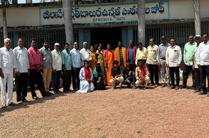 వారితోషకం అందించిన ఉపాధ్యాయ వెల్ఫేర్ సొసైటీ