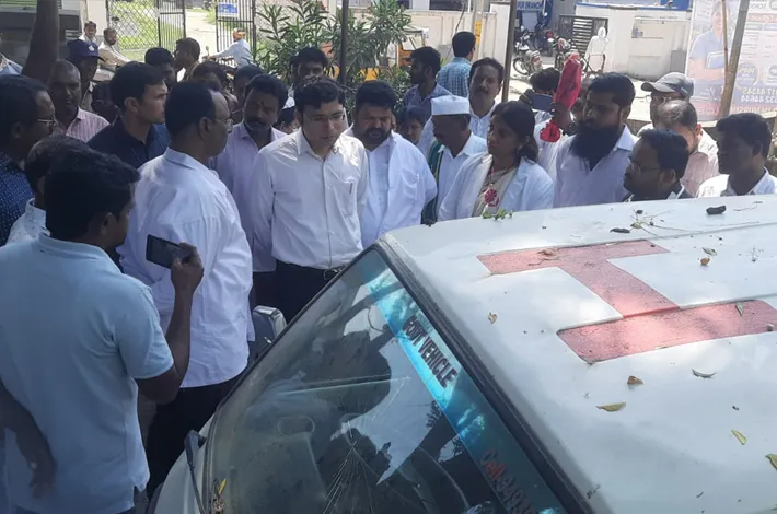 ప్రజారోగ్యం నిర్లక్ష్యం చేస్తే కఠిన చర్యలు