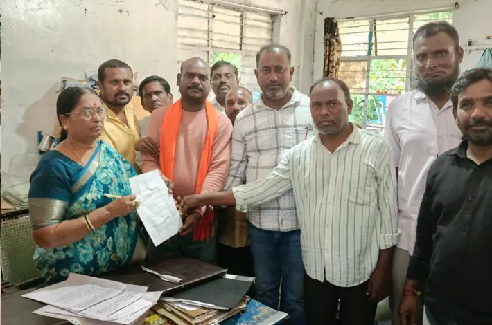 విద్యార్థులకు బస్సు సౌకర్యం కల్పించాలంటూ ఆర్టీసీ డిపో అధికారులకు వినతి...