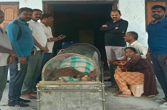 విధి నిర్వహణలో విషాదం..నేతల కన్నీటి నివాళి