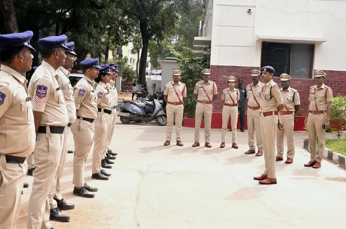 అల్వాల్ పోలీస్ స్టేషన్ ను సందర్శించిన డిసిపి