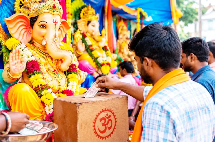 వినాయకుడి చాటున చందాల జోరు!