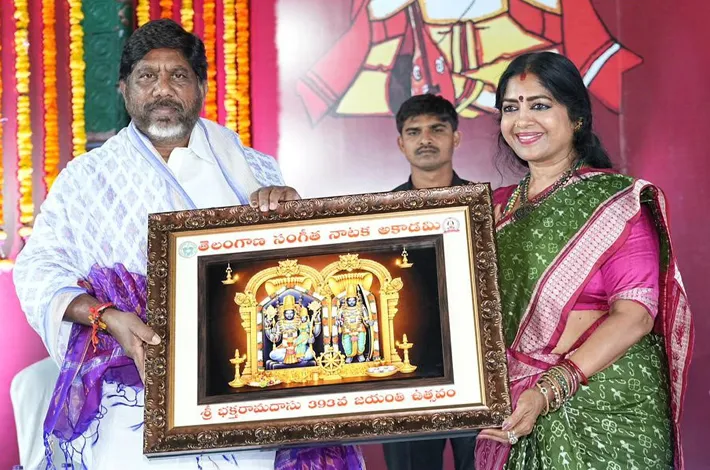 సంప్రదాయాలకు పెద్దపీట