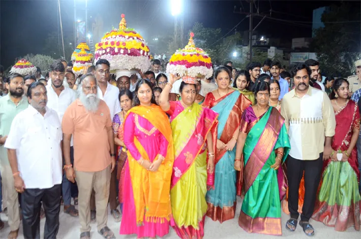 జగ్గారెడ్డి, నిర్మల ఆధ్వర్యంలో సంగారెడ్డి బతుకమ్మ సంబరాలు