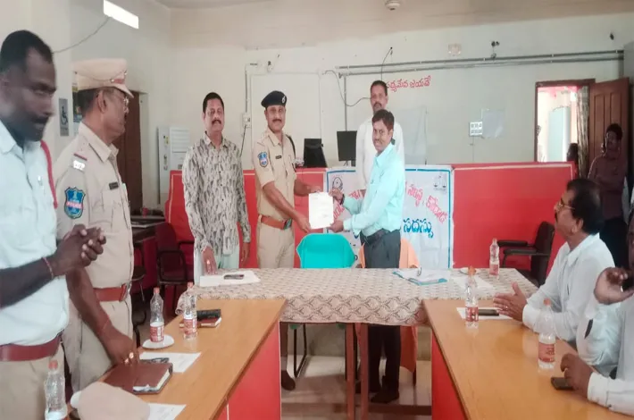 లోక్‌ అదాలత్‌లో ప్రతిభకు ప్రశంస