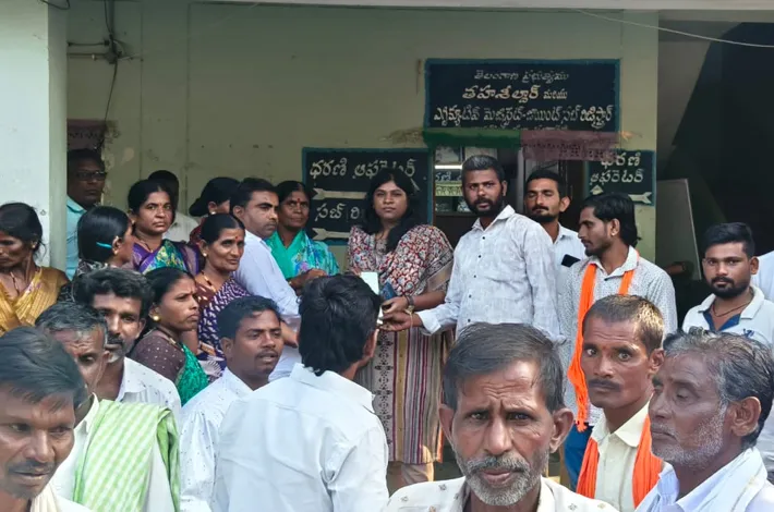 సంగోలి రాయన్న జెండా తొలగింపుపై కురుమ సంఘం ఆగ్రహం