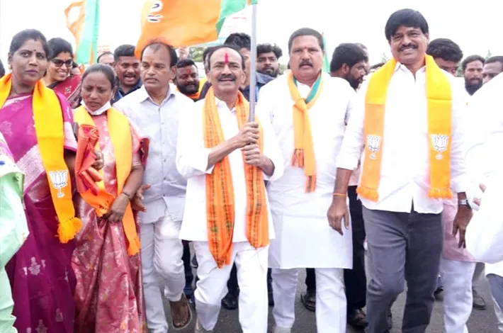 డంపింగ్ యార్డును తరలించి,  ప్రజలకు కాలుష్య సమస్య నుంచి విముక్తి కల్పించాలి 