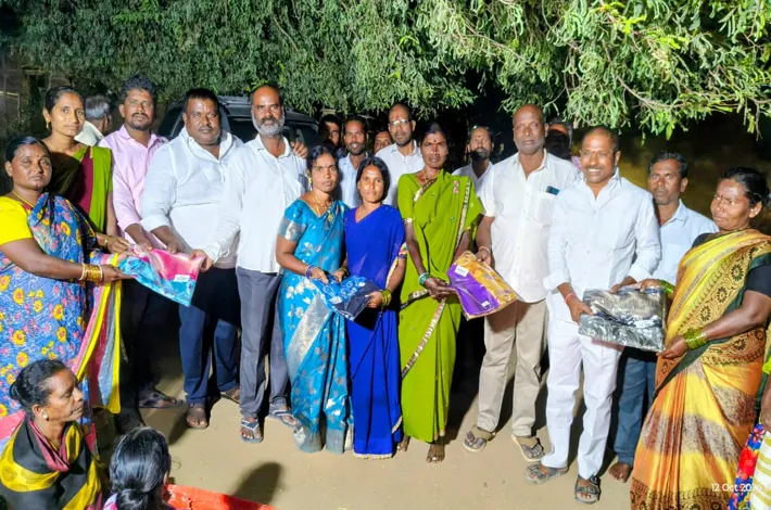 పుట్టిన ఊరి రుణం తీర్చుకుంటున్న...