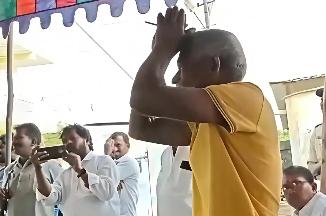ఎమ్మెల్యే ఎదుట వ్యక్తి వింత ఫిర్యాదు!