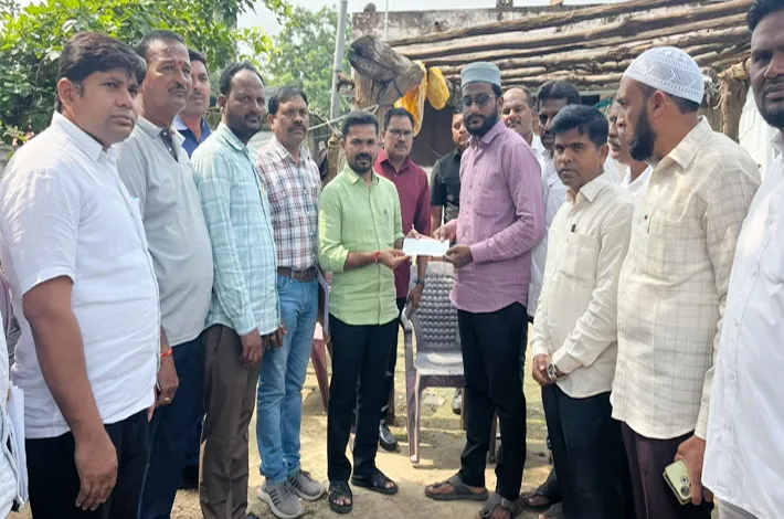 బాధిత కుటుంబానికి ఆర్థిక సాయం