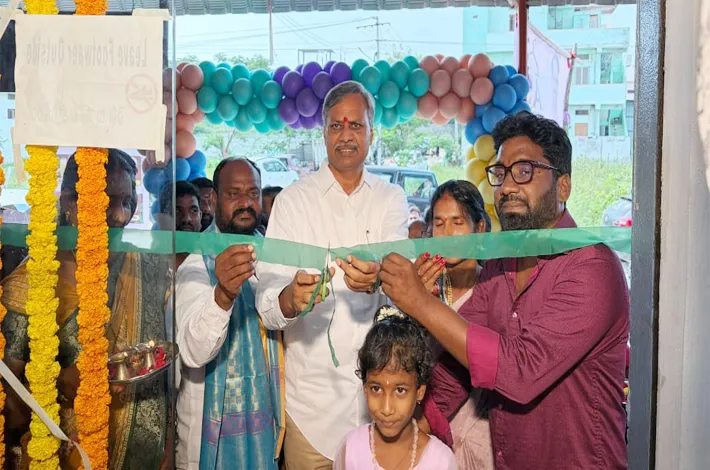 మెన్స్ వేర్ స్టోర్ ప్రారంభించిన ఎమ్మెల్యే