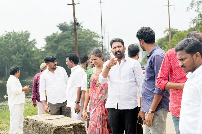 నిమజ్జనం పనులను పరిశీలించిన చైర్ పర్సన్ దావ స్వాతి..