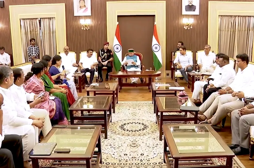 కాంగ్రెస్ ప్రభుత్వంపై గవర్నర్‌కు ఫిర్యాదు చేశాం: KTR