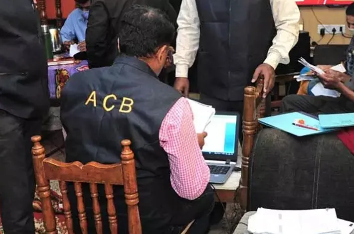 నిజామాబాద్ మున్సిపల్ కార్యాలయంలో ఏసీబీ సోదాలు