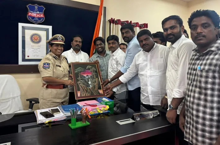 జిల్లా ఎస్పీని కలిసిన నేతలు 