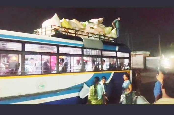 బస్ క్యారియర్‌పై ఓవర్‌లోడ్ 