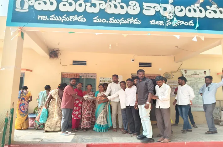 జిపి కార్మికులకు బట్టలు, రక్షణ పరికరాల పంపిణీ