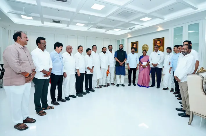 గిరిజన యువతకు పోలీస్ ఉద్యోగాల్లో 75 శాతం అవకాశం కల్పించాలి