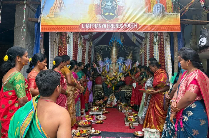 చైతన్య యూత్ మండపం వద్ద కుంకుమార్చన
