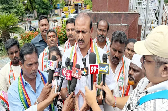 సిగ్గు లేకుండా రోడ్లపై ధర్నాలు చేస్తారా