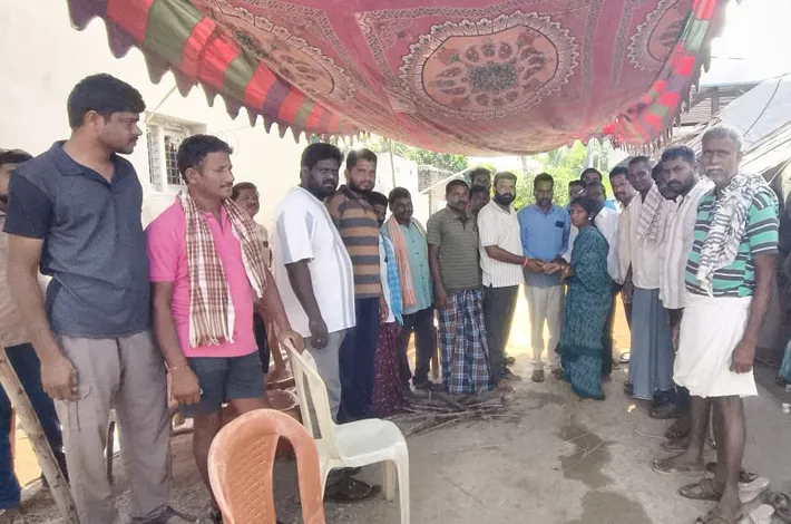 అనారోగ్యంతో మృతి చెందిన యువకుని కుటుంబానికి ఆర్థిక సాయం