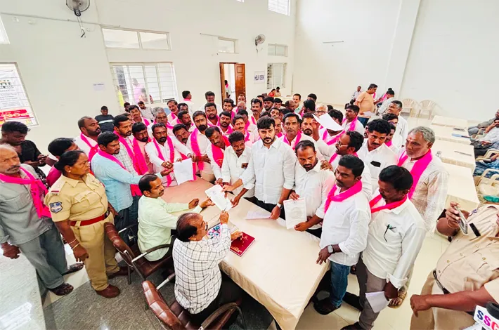 ప్రజావాణిలో బీఆర్‌ఎస్ ఫిర్యాదుల వెల్లువ
