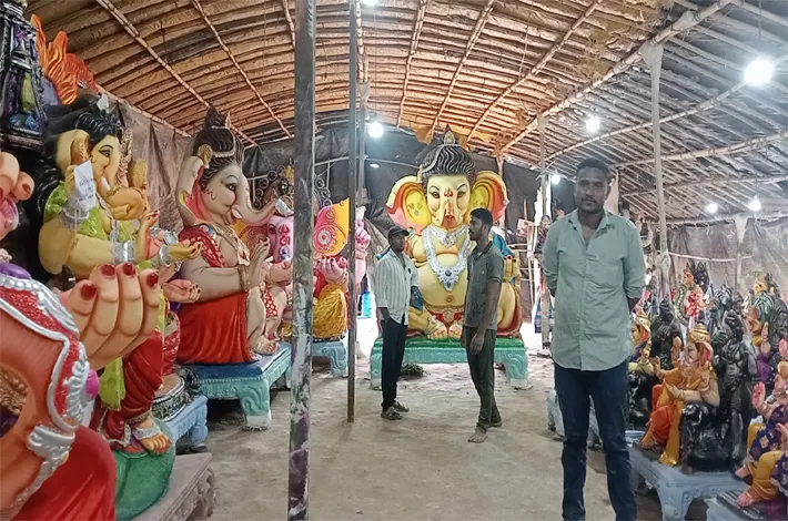 వినాయక చవితి సందర్భంగా సుందరమైన విగ్రహాల నెలవు