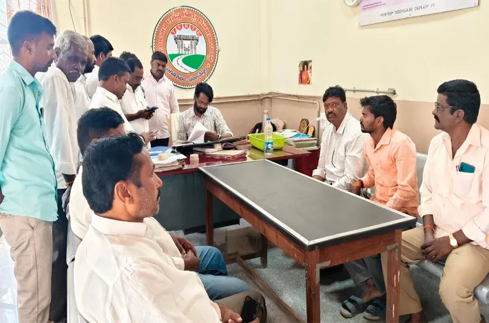 కొత్తపల్లి రూట్లో కనుమరుగైన ఆర్టీసీ