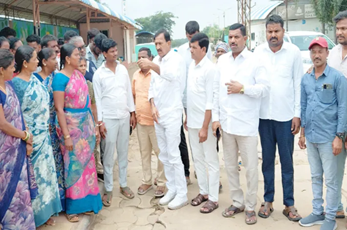 మార్కెట్ కూల్చొద్దు.. ప్రత్యామ్నాయం చూపించండి
