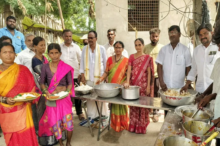 బాల హనుమాన్ కాలనీలో ఘనంగా అన్న ప్రసాద వితరణ