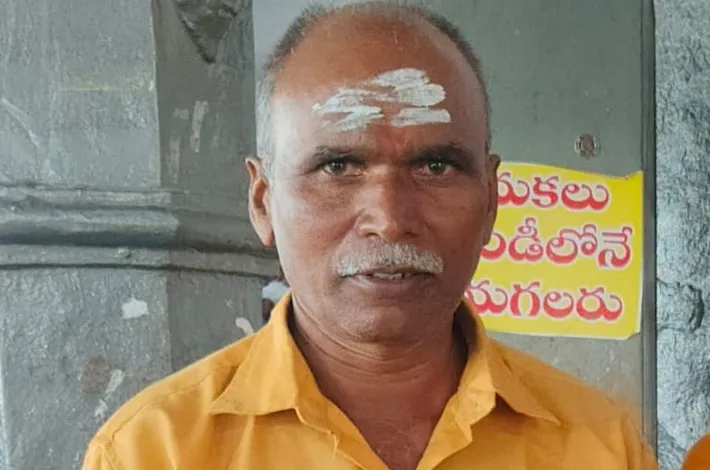 ఎలుగుబంటి దాడిలో రైతు మృతి