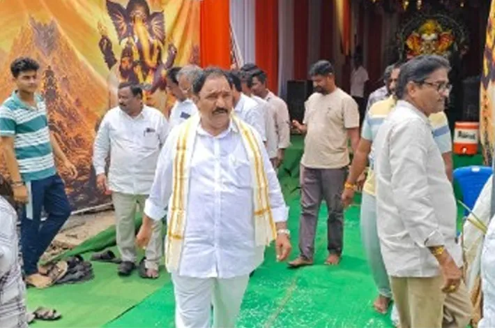గణేష్ మండపాలను దర్శించిన మాజీ ఎమ్మెల్యే సండ్ర వెంకట వీరయ్య 
