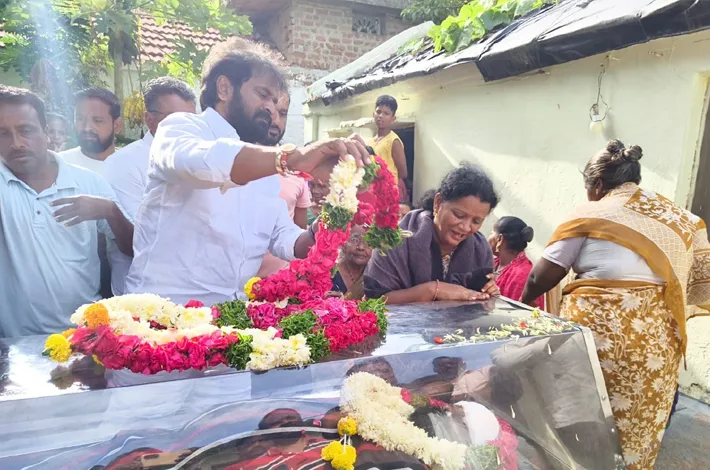 ఉద్యమకారుడు పల్లె రవి మృతి