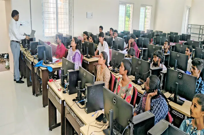 బీటెక్ విద్యార్థులకు ఈడీ, సీఏడీ ల్యాబ్‌