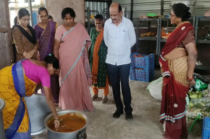 గురుకులంలో డీడీ ఆకస్మిక తనిఖీ